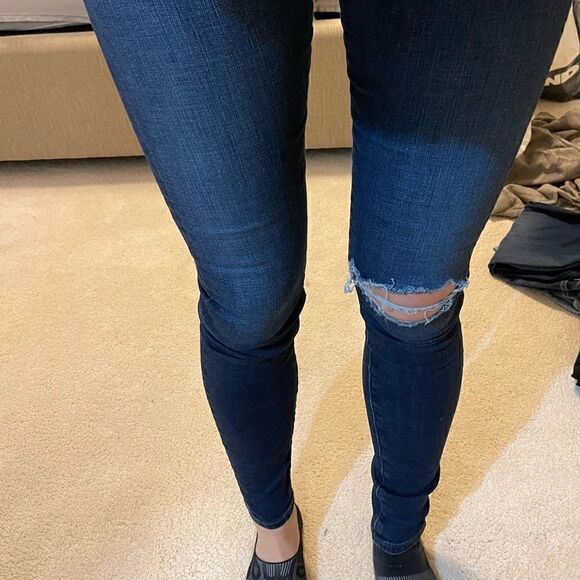 AG Adriano Goldschmied The Farrah Skinny Jeans with rip in 1 knee. Size 25! - Picture 2 of 5